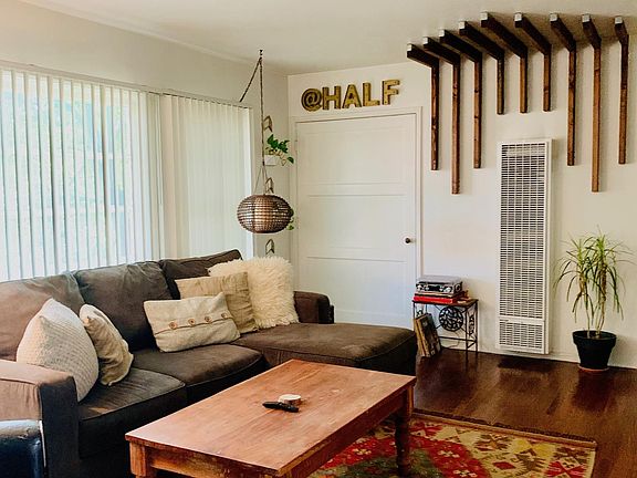 5th image of 11329 Blix St