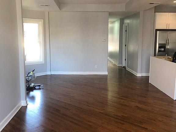 2nd image of 3329 W Cuyler Ave #2