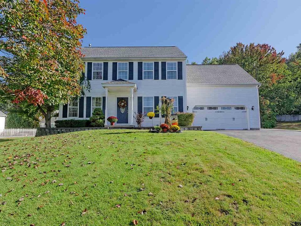 1st image of 15 Tremont Dr