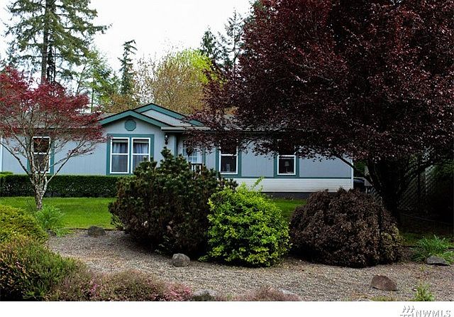 1st image of 720 E Lakeshore Dr W