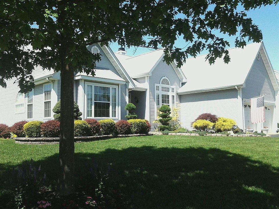 1st image of 46 Crown Cir