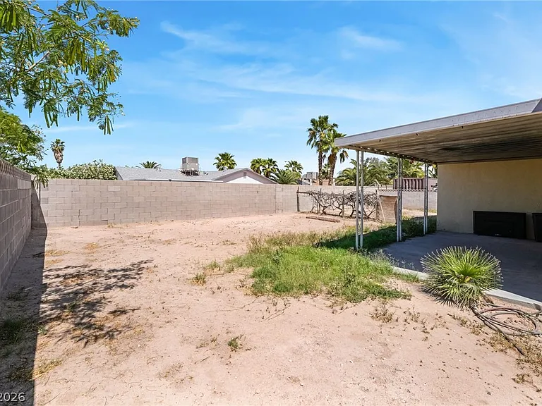 2102 E Russell Rd — Photo 26