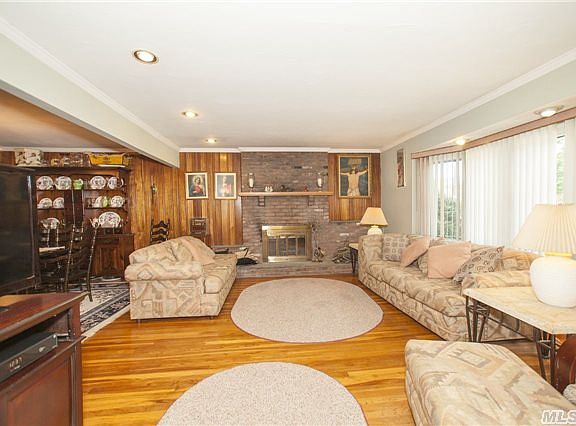 2nd image of 3763 Clark St