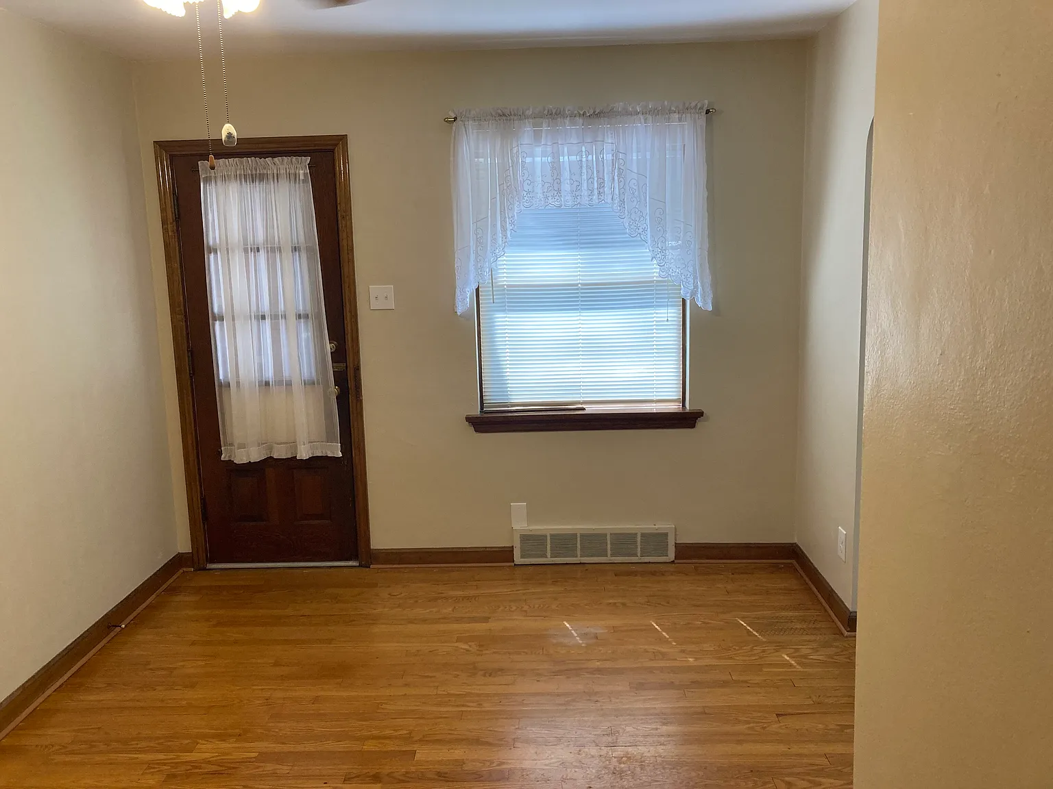 2 bed, 2000 sqft, $1,660 — Photo 4