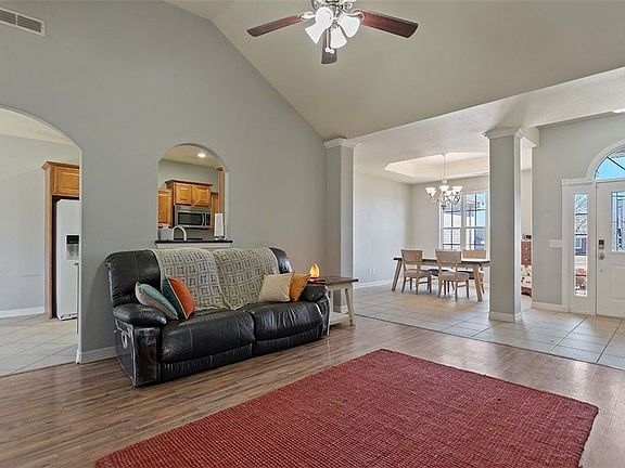 5th image of 101 Blair Cir