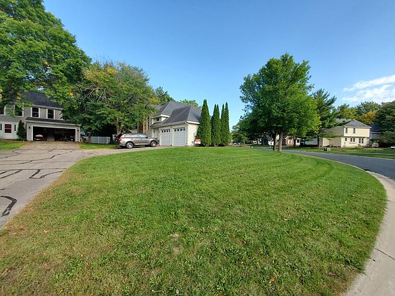 2nd image of 8779 Hawthorne Dr