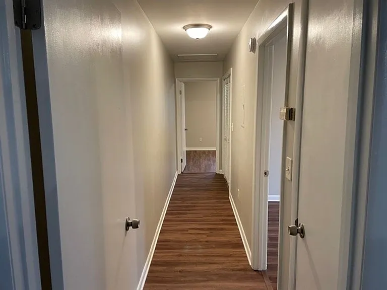 223 S Oak Ave — Photo 8