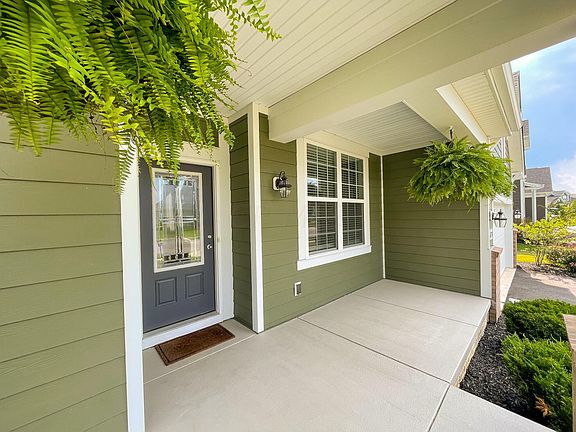 3rd image of 673 Viola Dr