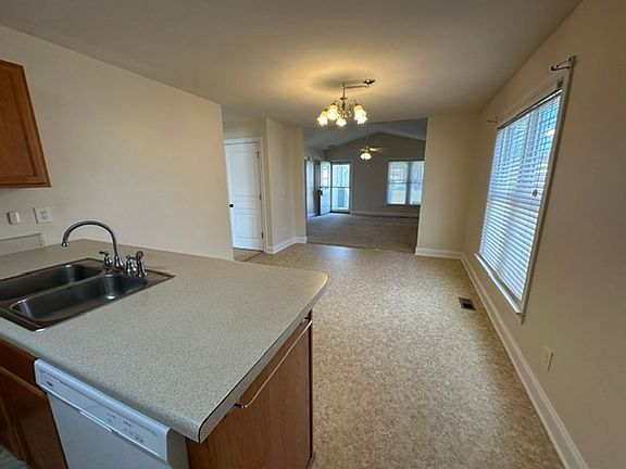 5th image of 127 Tarrington Dr