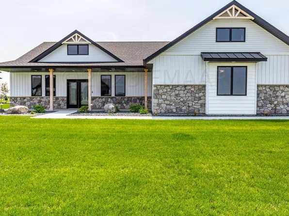 222 S Schnell Dr, Horace, ND 58047