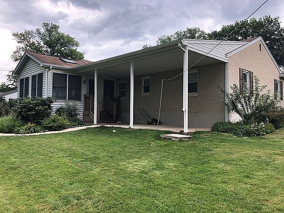 Sun room, covered patio  