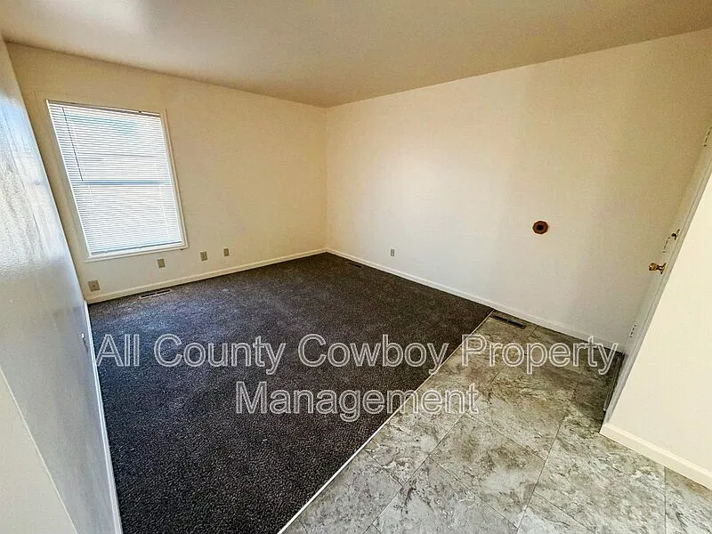 2 bed, 1.0 bath, $1,250 — Photo 4