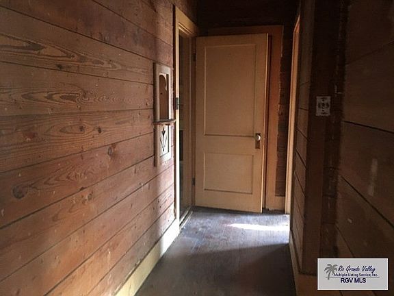 2nd image of 1407 W Levee St