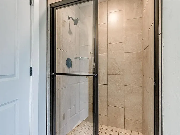 1004 Acacia Creek Dr — Photo 11