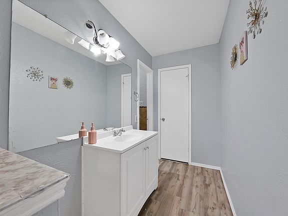 3rd image of 7729 Portman Ave