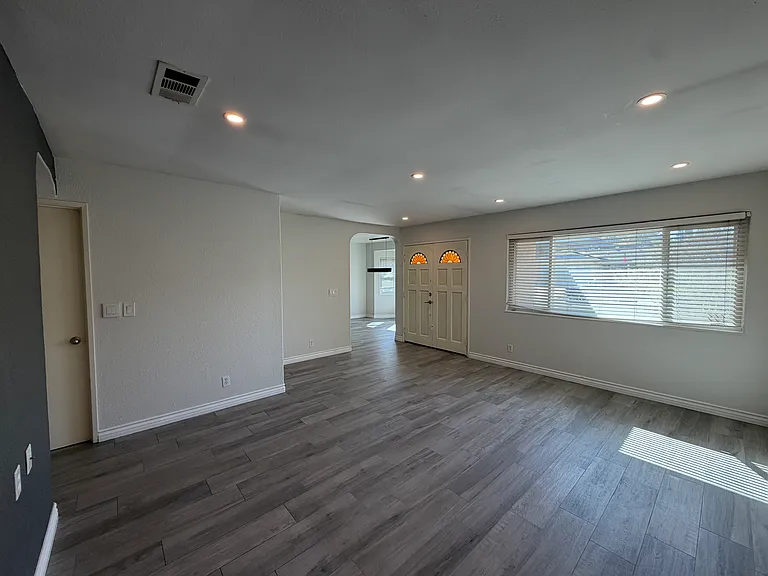 514 Tam O Shanter Dr — Photo 3