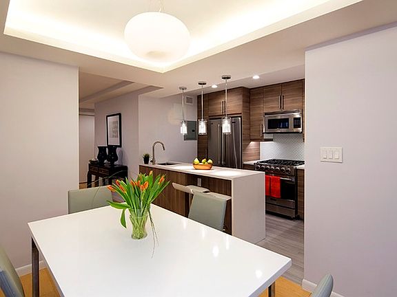 5th image of 209 E 56th St