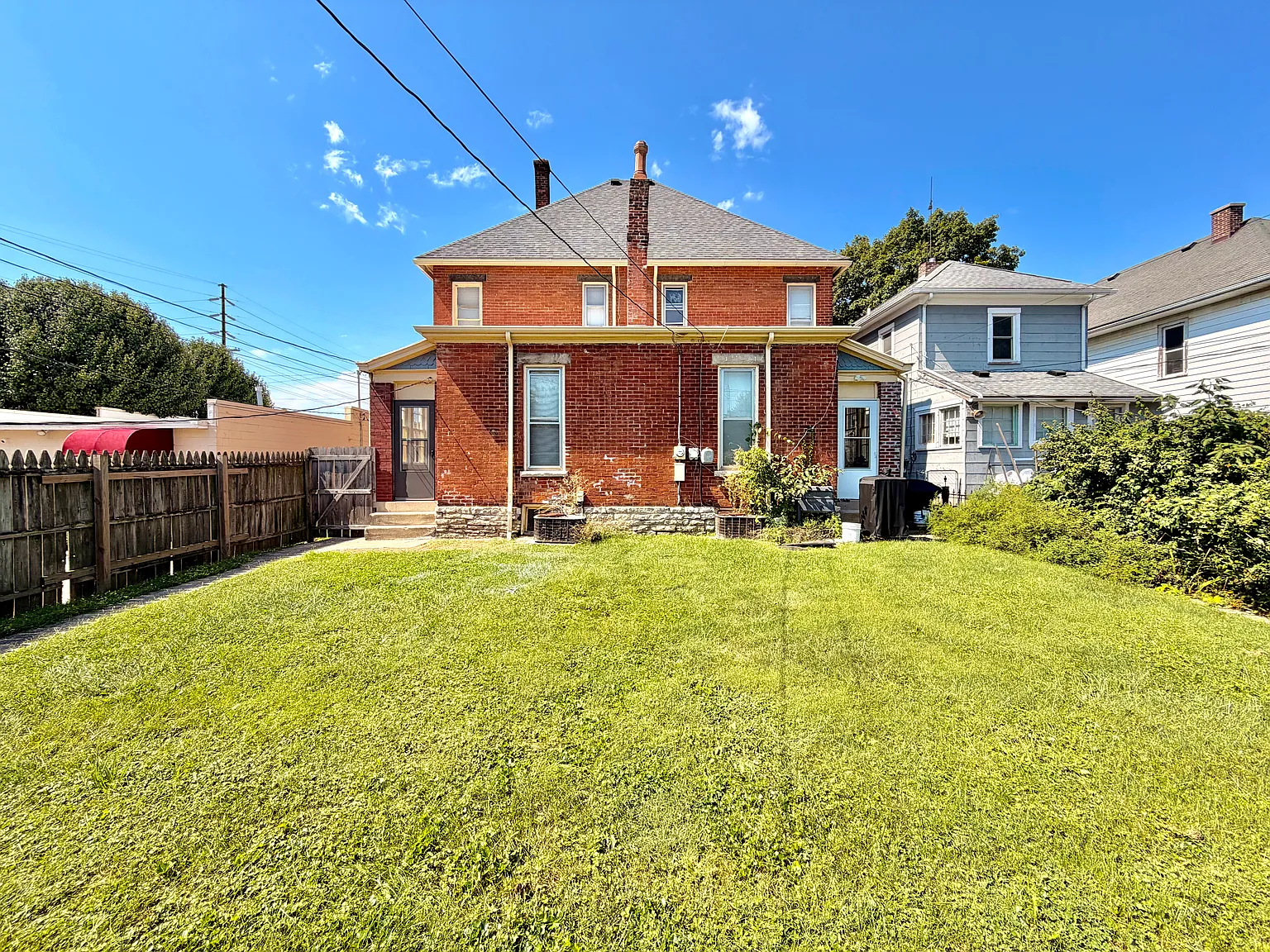 Beautifully Restored Double in Excellent Neighborhood — Photo 4