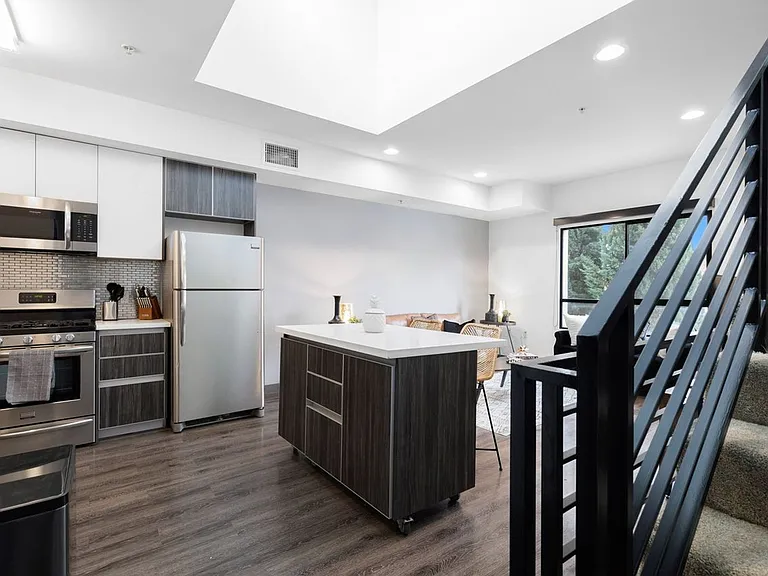 545 N Kenmore Ave — Photo 34