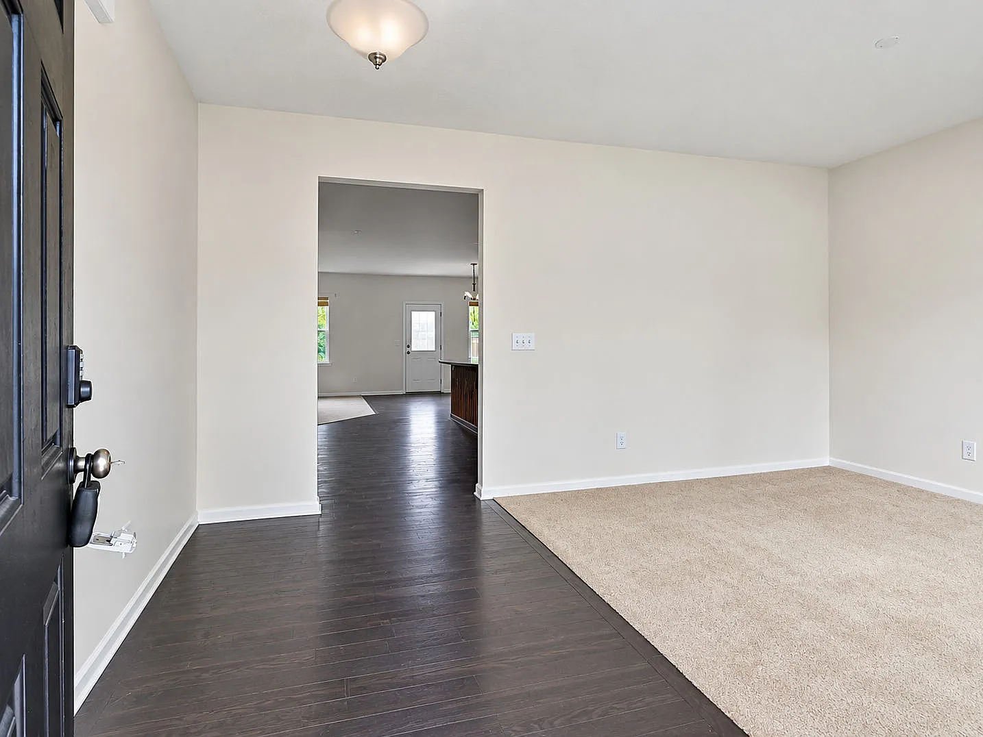 5 bed, 2656 sqft, $2,450 — Photo 4