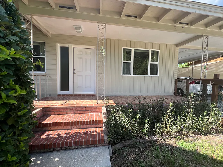 Front Entrance/Porch