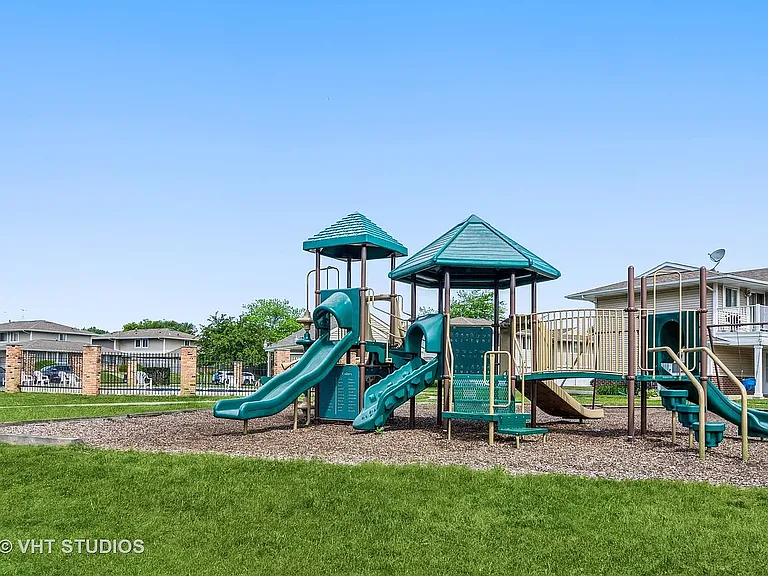 1373 Fremont Dr — Photo 12