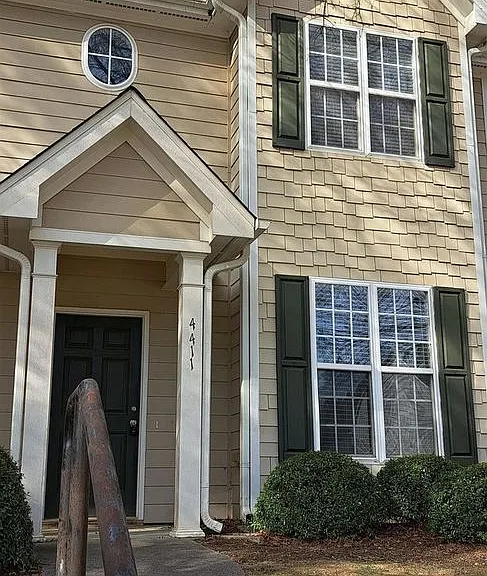 4411 Log Cabin Dr — Photo 1
