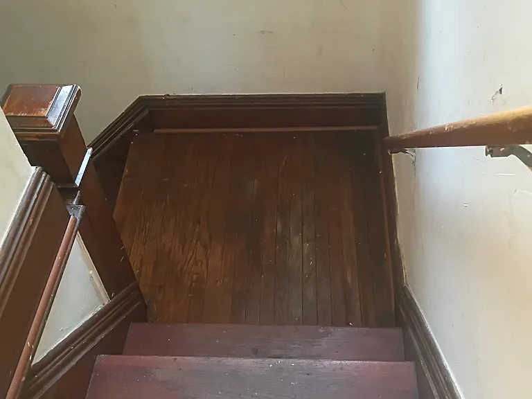 116 Westminster Ave — Photo 10