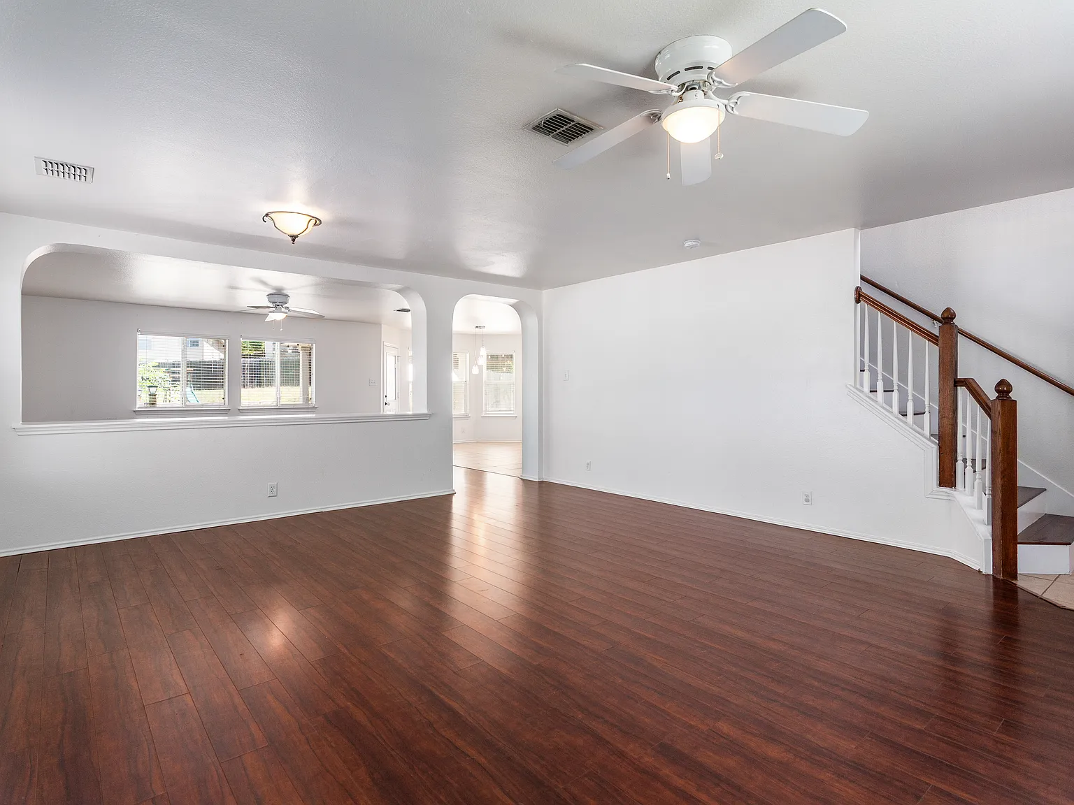 3 bed, 2.5 bath, 2514 sqft, $2,100 — Photo 3