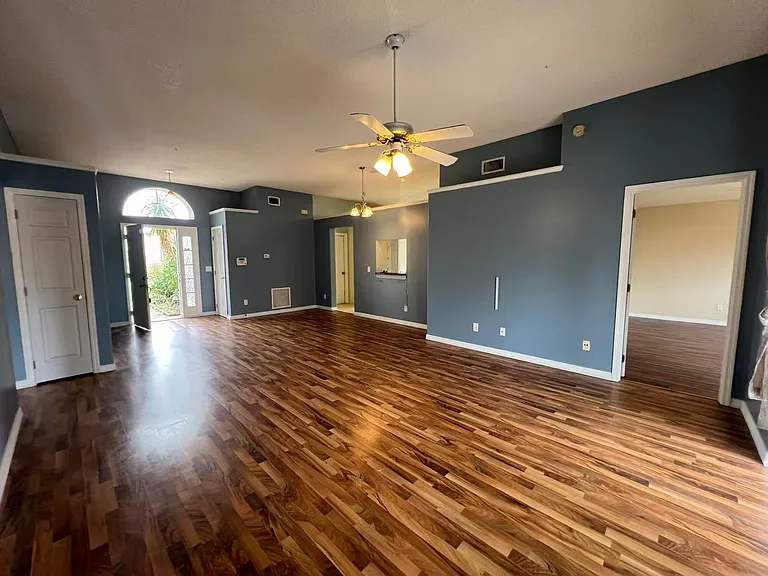 527 Valencia Place Cir — Photo 11
