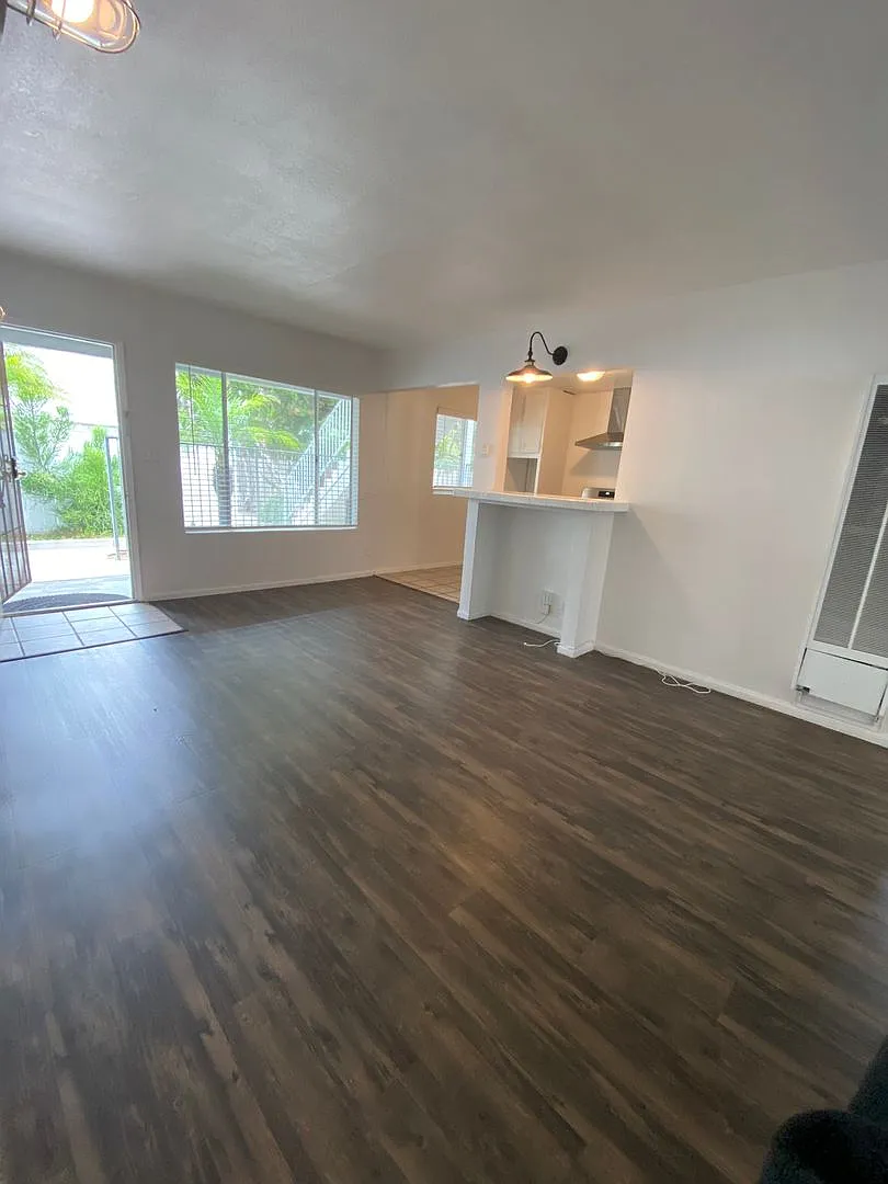 Cozy 2-Bedroom Apartment Just Steps from the Ocean Bluffs! — Photo 3