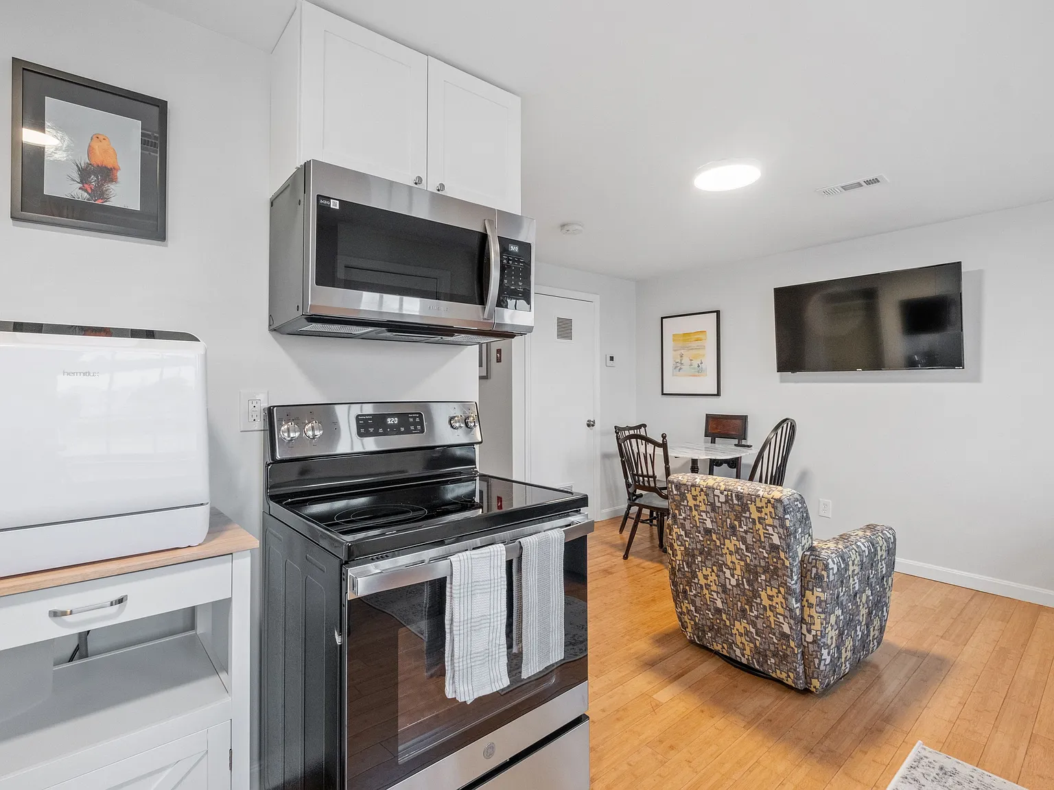 2 bed, 540 sqft, $2,295 — Photo 2