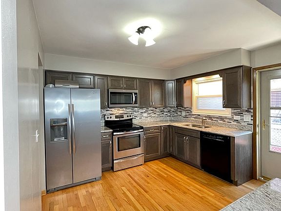 3rd image of 306 Bellaire Ave