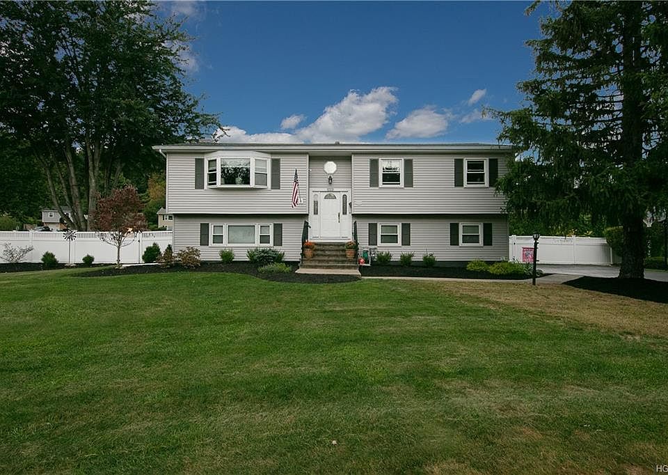 1st image of 1 Ashwood Ln