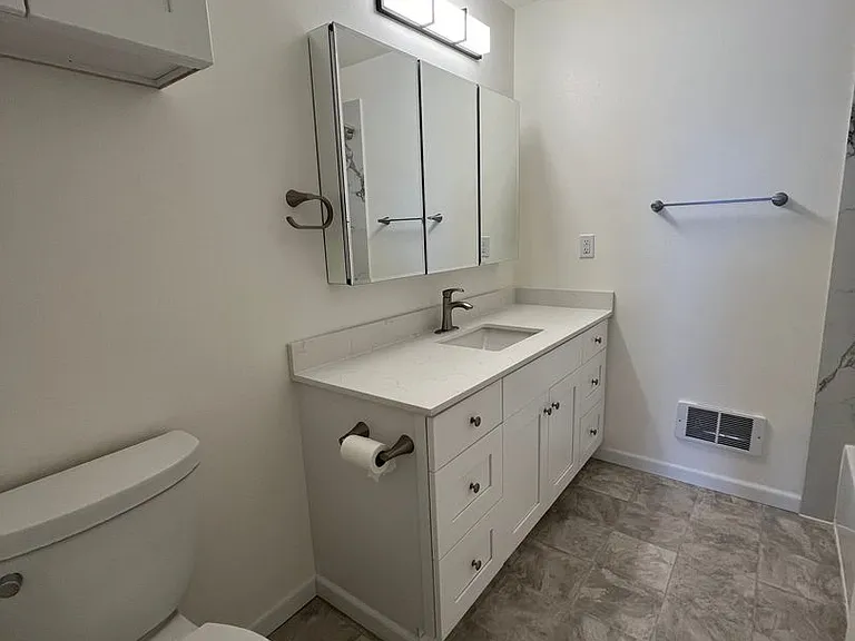 3326 Lombard Ave #1 — Photo 15