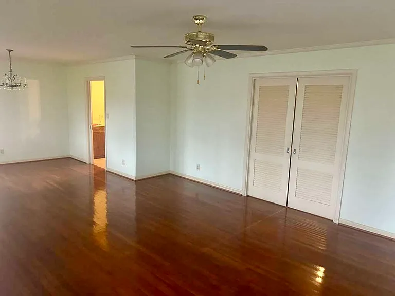 1135 Parkwood Pl — Photo 3