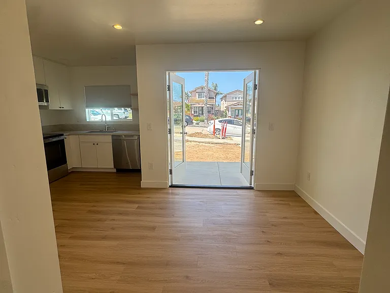 4726 Pescadero Ave — Photo 14