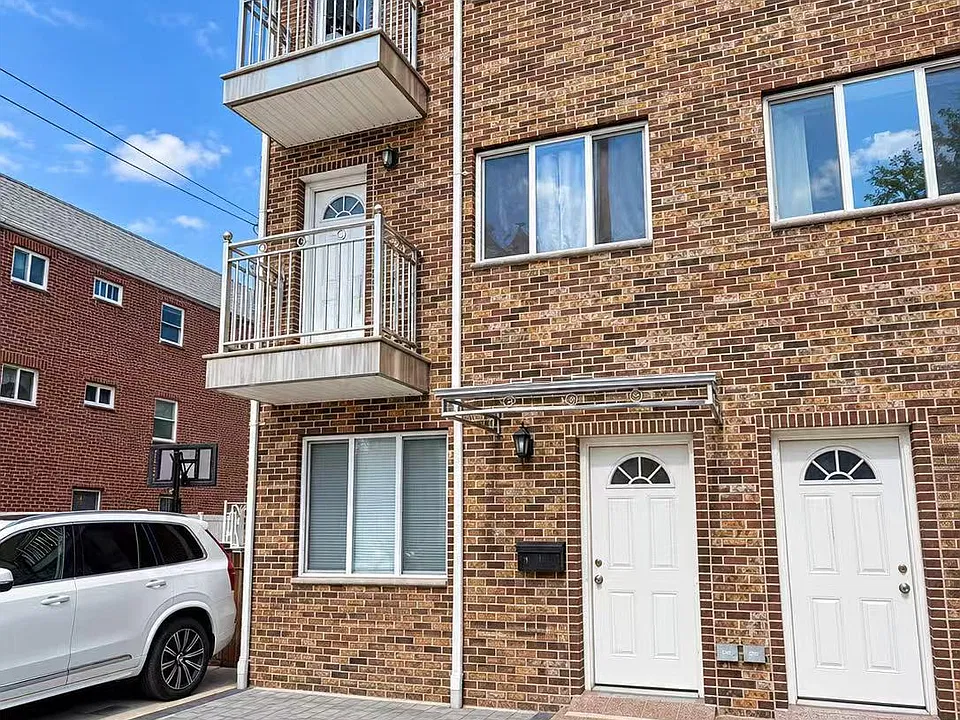 6517 Clinton Ave #2