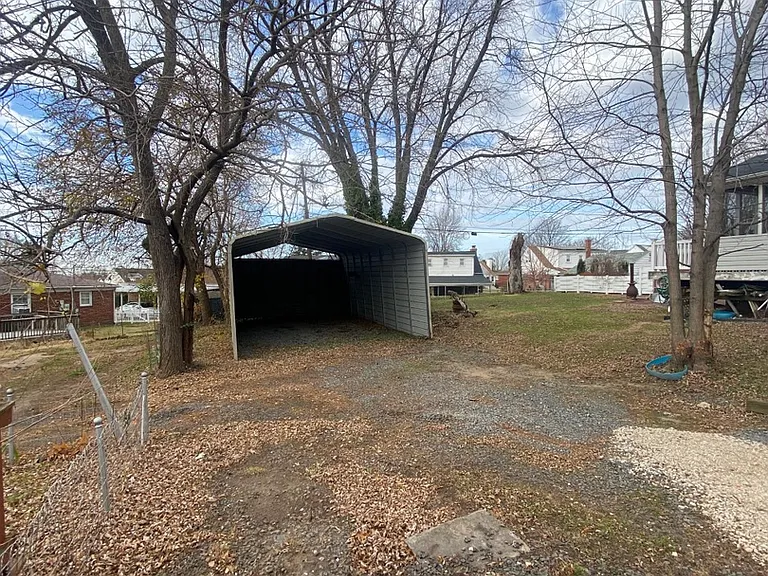 1922 August Ave — Photo 10