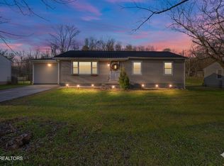 319 Meadowview Dr, Harriman, TN 37748