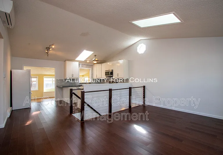 2730 Hanover Dr — Photo 3