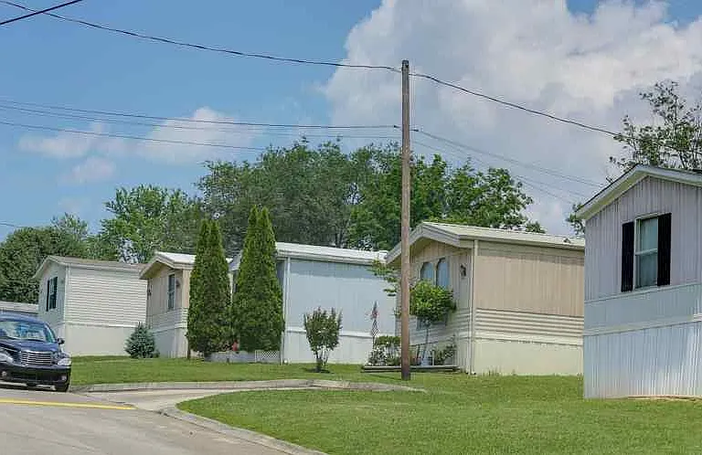 807 Eastwood Cir — Photo 4