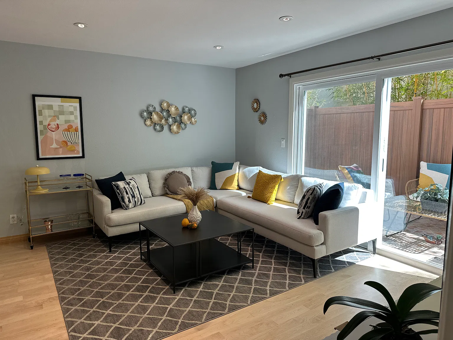 3 bed, 1656 sqft, $7,260 — Photo 3