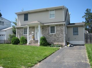87 Birchwood Dr, Elmwood Park, NJ 07407