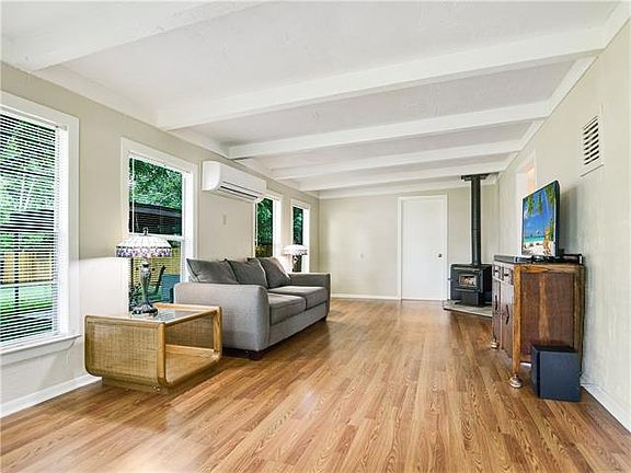 5th image of 114 Taylor Dr