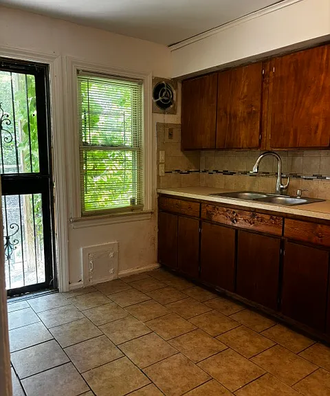 1931 Ewald Cir — Photo 3