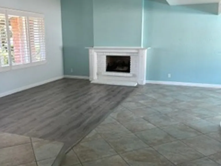 8591 Naples Dr — Photo 3