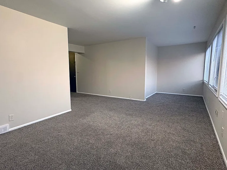 4903 California St #6 — Photo 9
