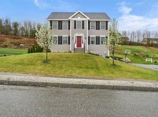 135 University Cir, Hooksett, NH 03106