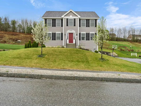 135 University Circle, Hooksett, NH 03106
